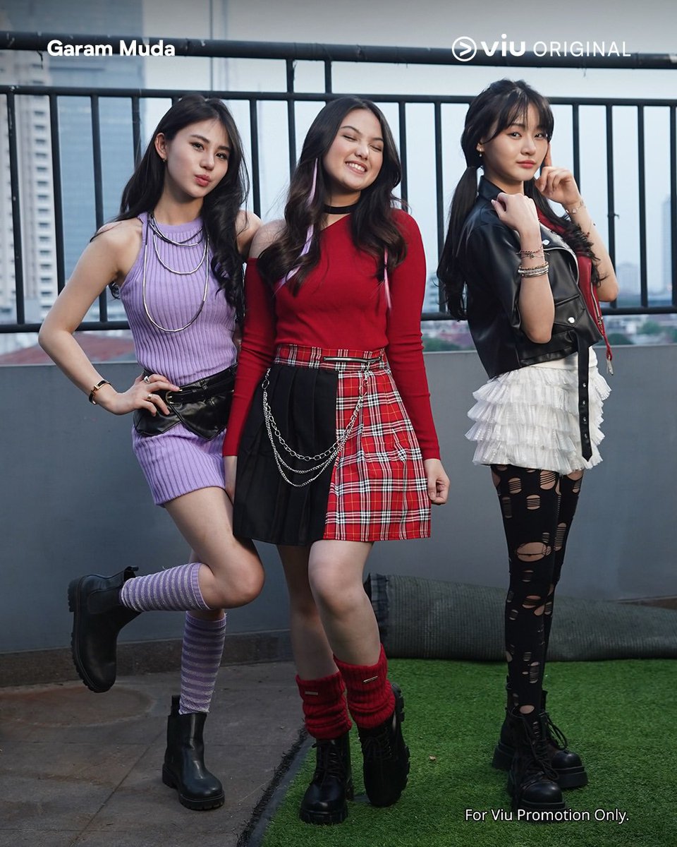 AisyahversWorld's tweet photo. Aisyah Aqilah, Zoe Levana, dan Catherine Alicia (Catheez) udah siap banget nge-hipdut bareng di series Viu Original Garam Muda (Gairah Masa Muda) 💃🏻🪩🎵 Segera tayang di Viu!

#Viu #GaramMuda #GaramMudaSeries #GaramMudaViu https://t.co/1s4aB6Lhqr