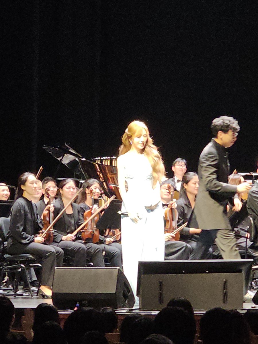vodkaice9's tweet photo. Wendy @ SM Classic in SG

So pretty! https://t.co/P1tX8oRxlK