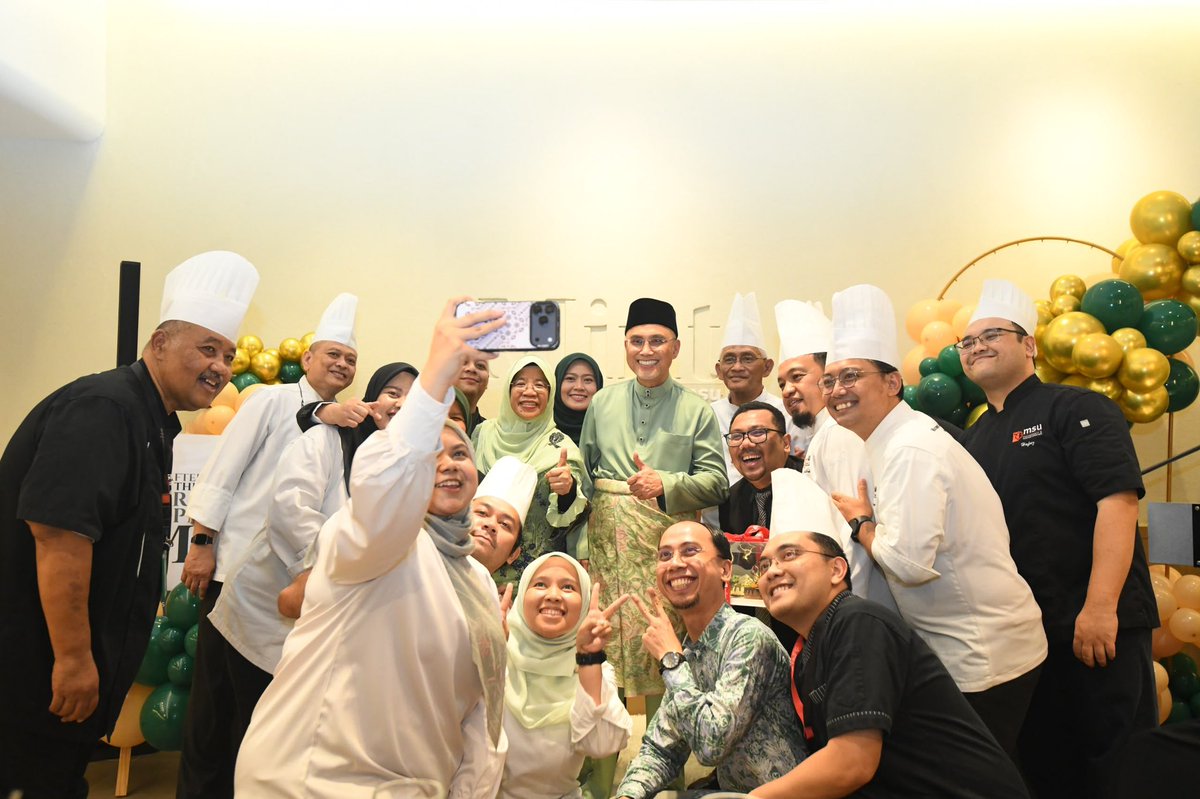 MohdShukriYajid's tweet photo. It is a delight to officiate the grand opening of "Mint by MSU", a new dining destination that reflects our innovative experiential learning and hospitality excellence. Congratulations to everyone who made this vision a reality. #MintbyMSU @MSUmalaysia https://t.co/z6sdZY2vQA