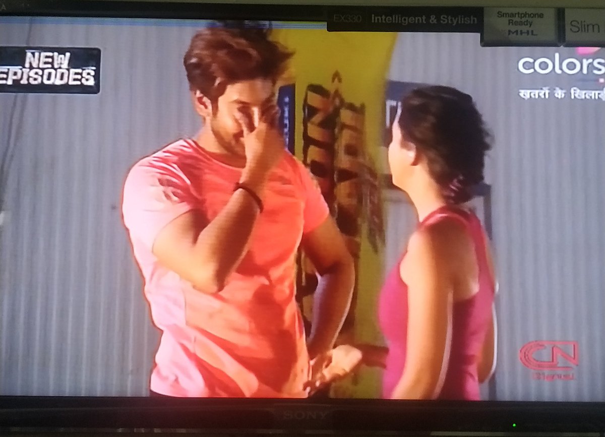 VinayRaghu02's tweet photo. #TeVin Task In #KKK10😁
TeVin started this way &amp; Later they went to another way 😝
In btw whole task Dharmesh Sir commentry was hilarious
TP to Shivin:- Tu kaha gaya tha sair karne ko? 😭
@itsmetejasswi #TejasswiPrakash #TejaTroops #ShivinNarang https://t.co/2GkMPVLfJh