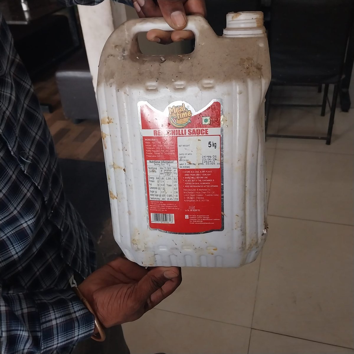MCMalkajgiri's tweet photo. 🍽️ #FoodSafetyInspection Drive
🏪 #Establishment: M/s. Akshith's Tandoori Fusion Dhaba
📍 #Location: #Ghatkesar
As part of routine #FoodSafety inspections, the Food Safety Officers inspected the establishment to assess hygiene and food safety standards.
⚠️ #KeyObservations
• Food license was not displayed at a prominent location.
• Expired sauces were found in the store area.
• Exhaust fan was heavily accumulated with grease and dust.
• Kitchen walls and roof were untidy and covered with dust.
• Medical fitness certificates of staff were not maintained.
• Pest control records and documentation were not maintained.
• Greasy and slippery flooring observed.
• Freezers were maintained unhygienically.
• Cooked meat and other food items stored in improper condition were discarded immediately.
• Food colours were found and discarded.
• Kitchen and store room lacked proper ventilation.
🛠️ #ActionTaken
• Improvement Notice recommended with instructions to rectify all deficiencies and comply with food safety standards.
📋 #HygieneAssessment
Hygiene Rating: 72%
@TelanganaCMO @TelanganaCS
@jayesh_ranjan @ZC_LBNagar
@zc_malkajgiri @ZC_Uppal
@DigitalMediaTG @HiHyderabad
@MalkajgiriCop
#SafeFood #BetterHygiene #PublicHealth #FoodInspection #FoodSafetyFirst #FSSAI #MalkajgiriMunicipalCorporation #MMC #Ghatkesar