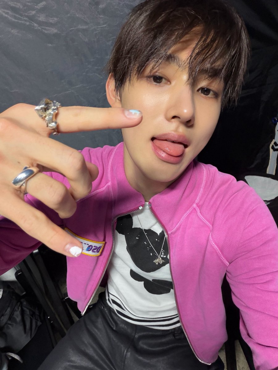 ؘ tweet media