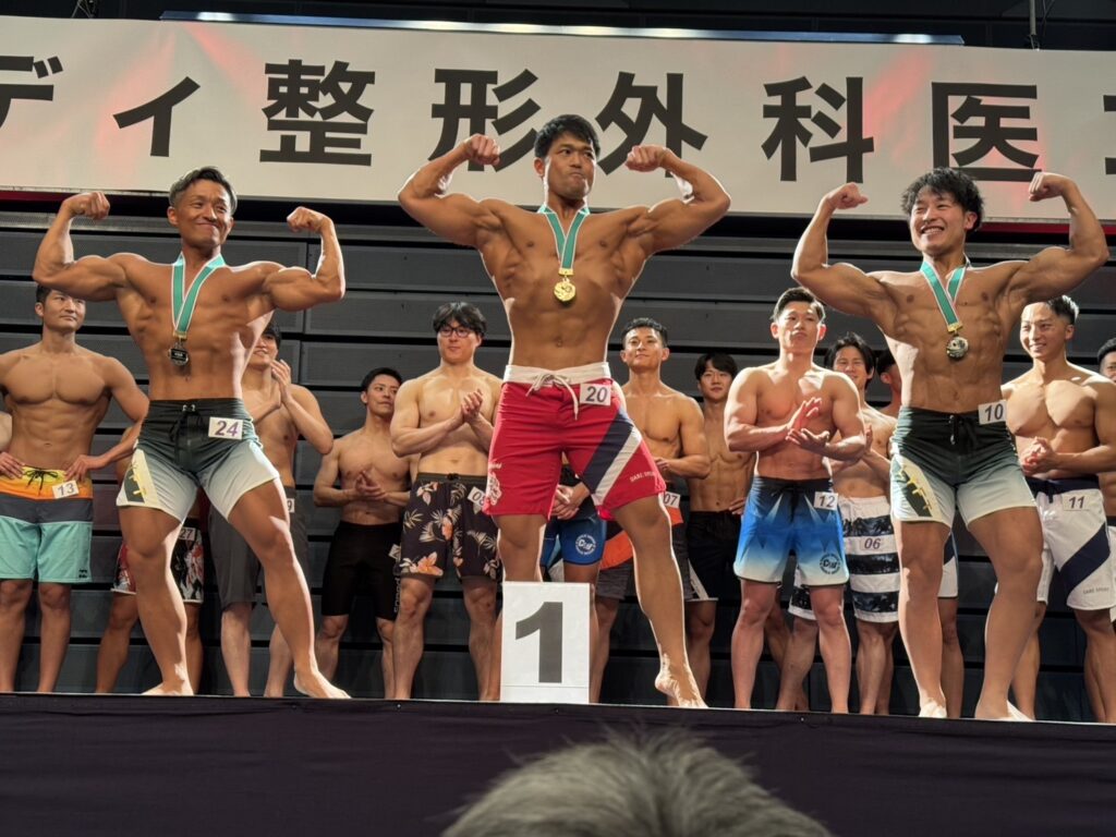 MIKITO_777's tweet photo. 整形外科医の筋トレ好きは、

『学会で何故かボディビルコンテストが開かれる！』

くらいガチです❗️

 https://t.co/4ovv5nBSIg https://t.co/HVZhLmzBY5