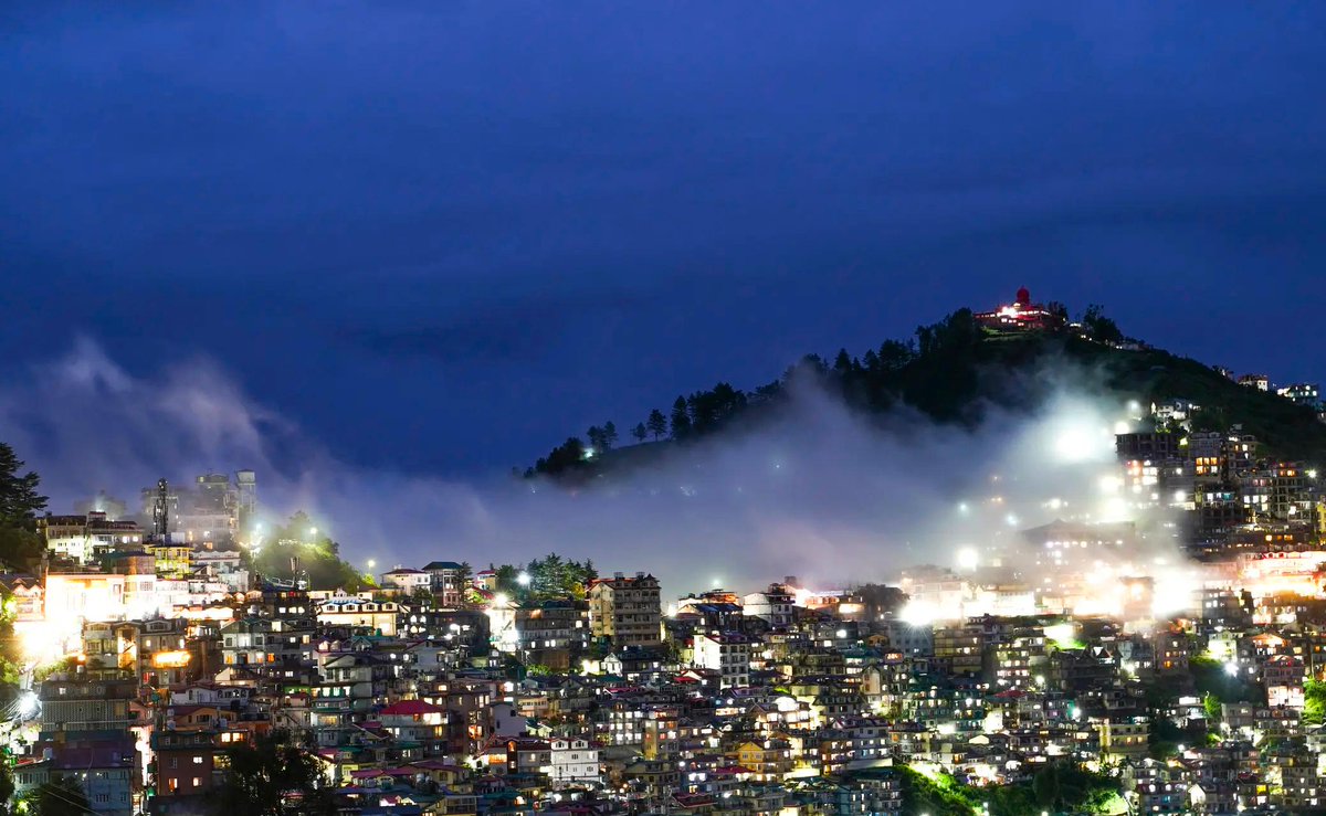 timesofindia's tweet photo. #InPics | A blanket of monsoon mist covered the hills and lush green valleys of Shimla on Friday, offering breathtaking views after recent rainfall. The serene landscape, with clouds drifting through the mountains, highlighted the natural beauty of the Himachal Pradesh capital.

Read the full story on the TOI App 👉https://t.co/ogFaRsUKyn

#Shimla #Monsoon #HimachalPradesh