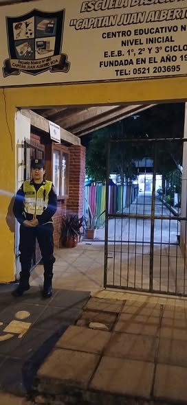 policia_py's tweet photo. 🚔🚨#Escuela Segura | Cobertura de seguridad y regulación de tránsito en el marco de protección en áreas de Centros Educativos durante la entrada de los alumnos en el Dpto. de Caaguazú.

https://t.co/8djmjesz5X
@MDI_Paraguay https://t.co/EutuNHqoAe