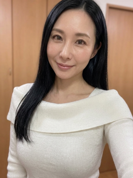 619JuAnO's tweet photo. すっぴんは普通におばさんです、、、笑 https://t.co/VAxNXPKeBO