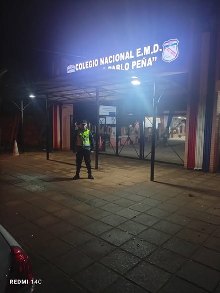 policia_py's tweet photo. 🚔🚨#Escuela Segura | Cobertura de seguridad y regulación de tránsito en el marco de protección en áreas de Centros Educativos durante la entrada de los alumnos en el Dpto. de Caaguazú.

https://t.co/8djmjesz5X
@MDI_Paraguay https://t.co/EutuNHqoAe
