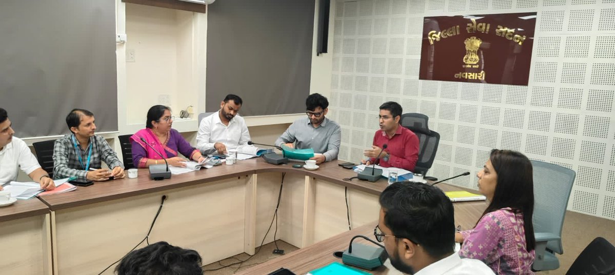 Collector & DM, Navsari tweet media