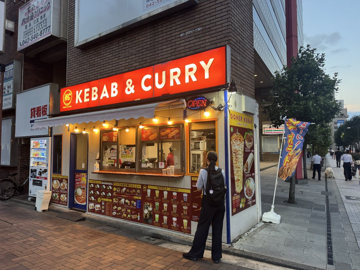 2daimeda's tweet photo. 立川『ドネル・ケバブ』
ここのケバブサンド美味しい😋
皆さんも良かったら行ってみてね👍🏼
#立川 #ケバブ #ドネルケバブ https://t.co/HJbiyINCca
