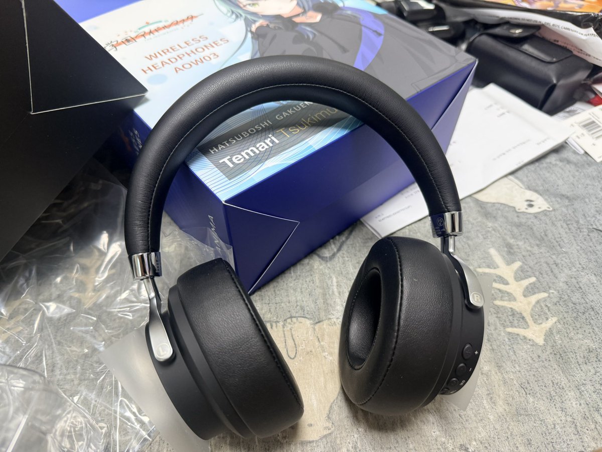 Lineops1's tweet photo. 학마스 테마리 헤드셋 드디어 도착 https://t.co/ZeUv2cgtoB