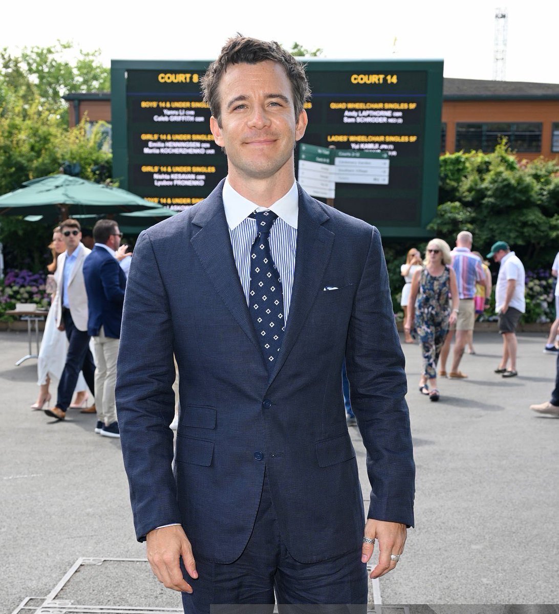 Baebenophie's tweet photo. HELLOOO LUKE THOMPSON AT WIMBLEDON https://t.co/6hviQ1VaCz