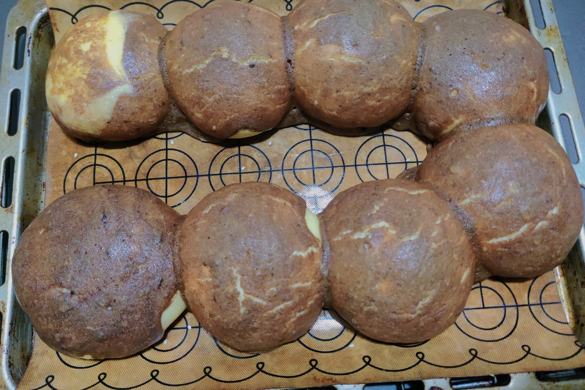 MonnieNicolls's tweet photo. Just pulled my first batch of salted caramel chocolate chip cookies straight from the oven  Crispy edges, gooey centers—baking never gets old!， https://t.co/U2jVPY1mDR