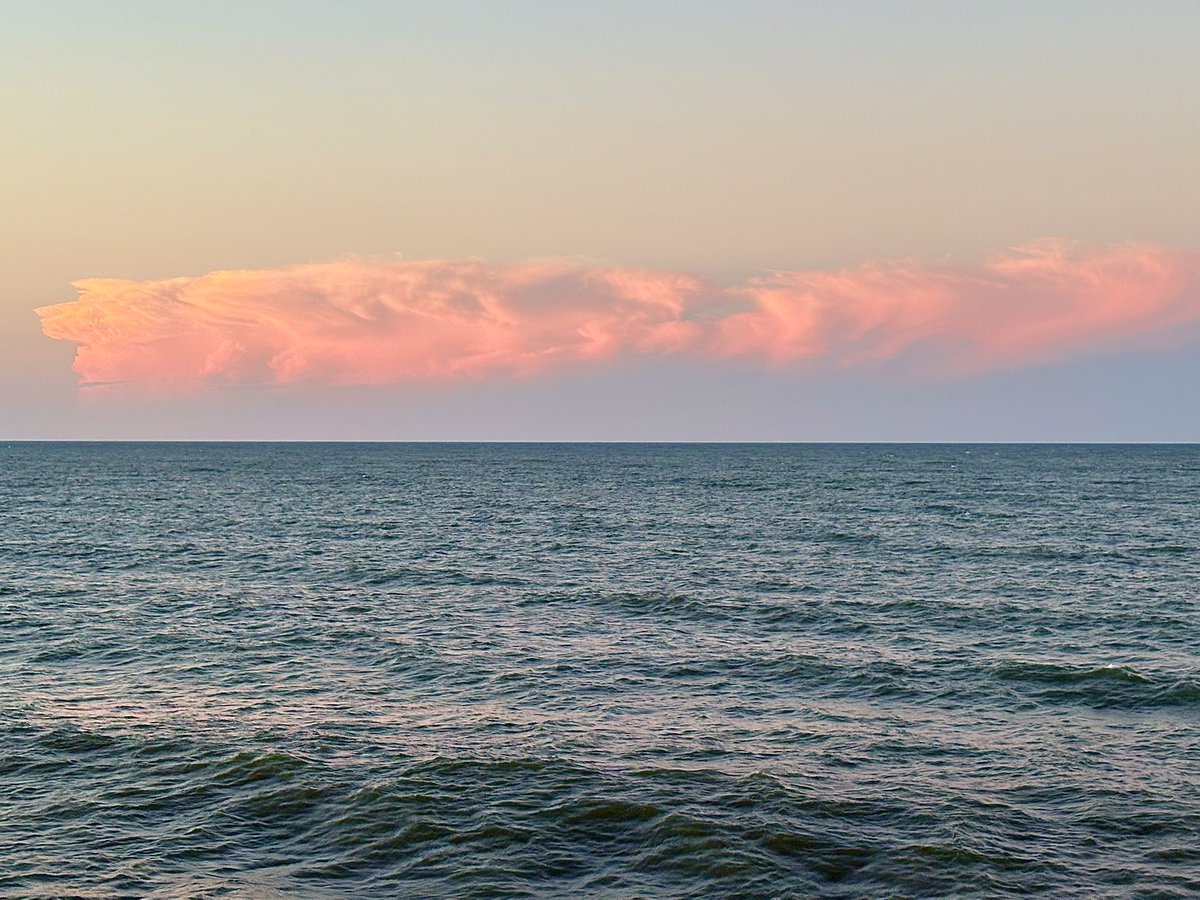 MMoore_hoops's tweet photo. Happy Friday! #SunsetBeach @EdPiotrowski @medwick @DylanHudlerWXII @jamiearnoldWMBF @LeeHaywoodWX @dogwoodblooms @marioncaldwx @JustinMcKeeWx @StarboardRail @ThePhotoHour @CMorganWX @Christina4casts @AndrewWMBF @ScottyPowellWX @jgreenhillwx @TimBuckleyWX @matt_wx @clairefrywx https://t.co/6TbByINTSE