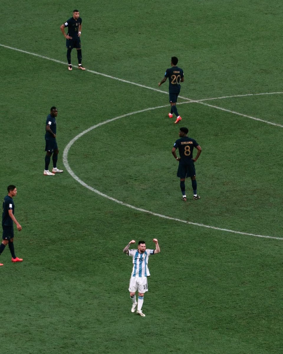 5aledz_'s tweet photo. These are pictures I've never seen before!
#Messi vs 🇫🇷 https://t.co/Ns5GoWNNNS