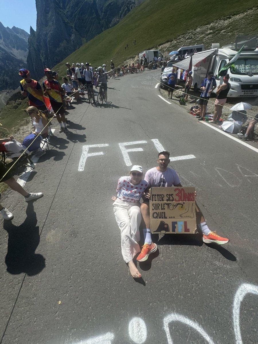 MaximeClavier's tweet photo. @FFLose Pour une des arrivées à l’alpe d’huez je dis pas non ;) https://t.co/AUNeQpfyhD