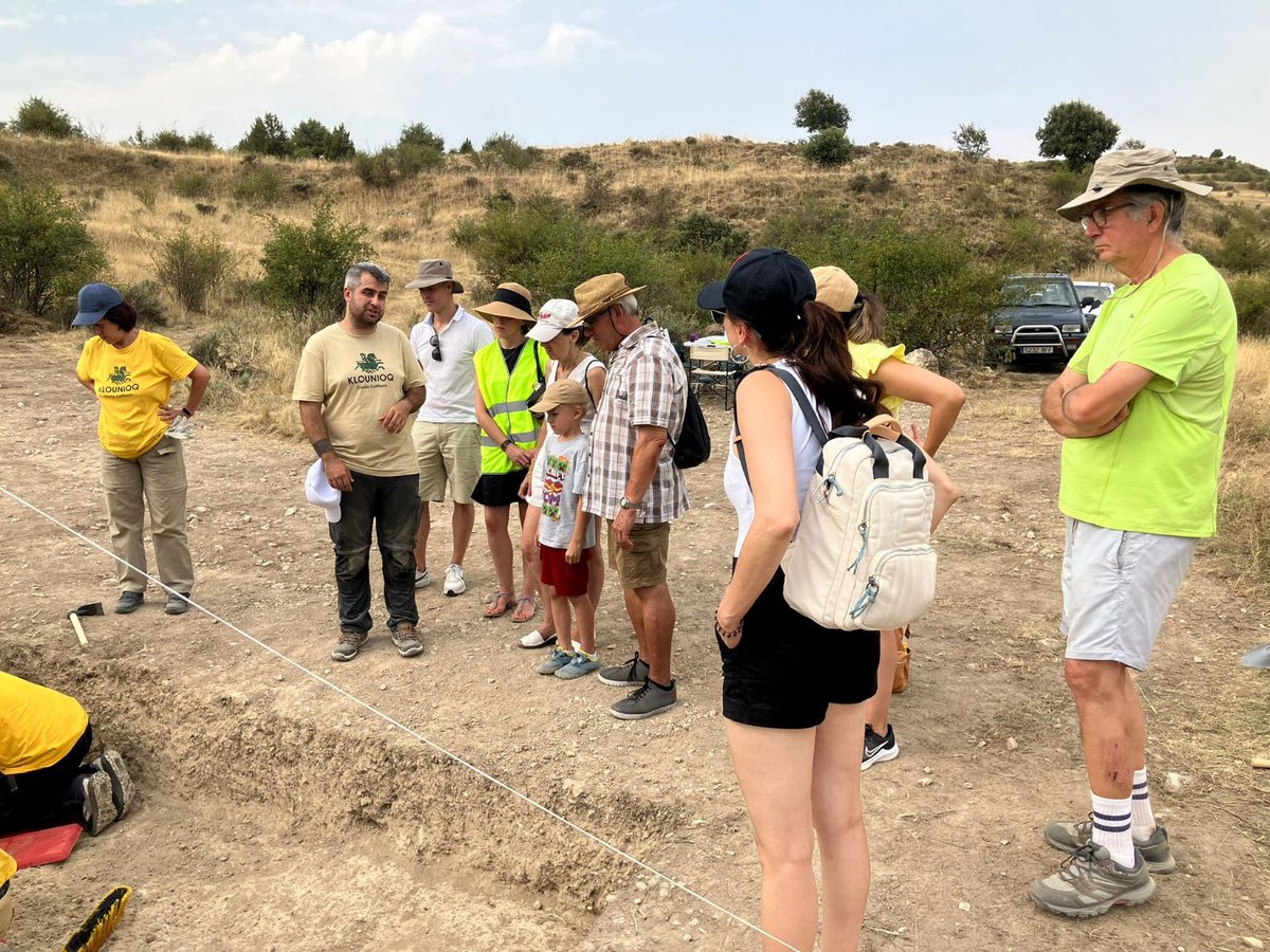 ui1Universidad's tweet photo. 🏛️ La #Ui1 renueva su convenio con D-Argia Klounioq para dar continuidad al proyecto de excavación arqueológica en Clunia.
🤝 Un acuerdo que refuerza nuestro compromiso con la investigación, el patrimonio y la formación práctica del alumnado. 
#Arqueología #Historia #Patrimonio https://t.co/4PEAtDl4ws