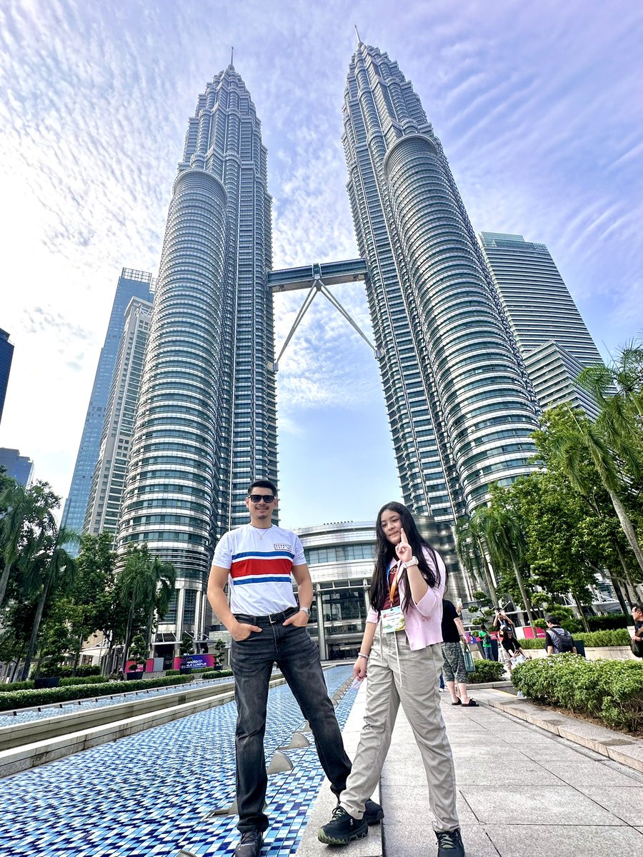 cherubimtito's tweet photo. Twin check ✔️✔️ ❤️❤️ #Petronas
📍🇲🇾 Petronas Twin Towers
.
.
.
.
#daddyduty #babyiva #bimbingivaivan #malaysiatrulyasia https://t.co/mGx5azKV55