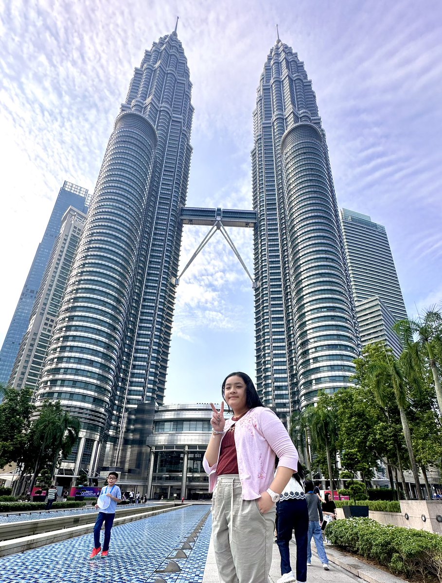 cherubimtito's tweet photo. Twin check ✔️✔️ ❤️❤️ #Petronas
📍🇲🇾 Petronas Twin Towers
.
.
.
.
#daddyduty #babyiva #bimbingivaivan #malaysiatrulyasia https://t.co/mGx5azKV55