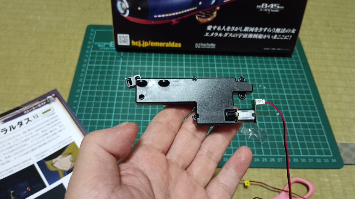crystal719bon's tweet photo. クイーン・エメラルダス号の149号の組み立てです。以前の140号で組み立てたモーターのギミックと同じです。中のギアにグリスを付けておきました。次回は来週です。#クイーン・エメラルダス号 https://t.co/3UqHUBIeBn