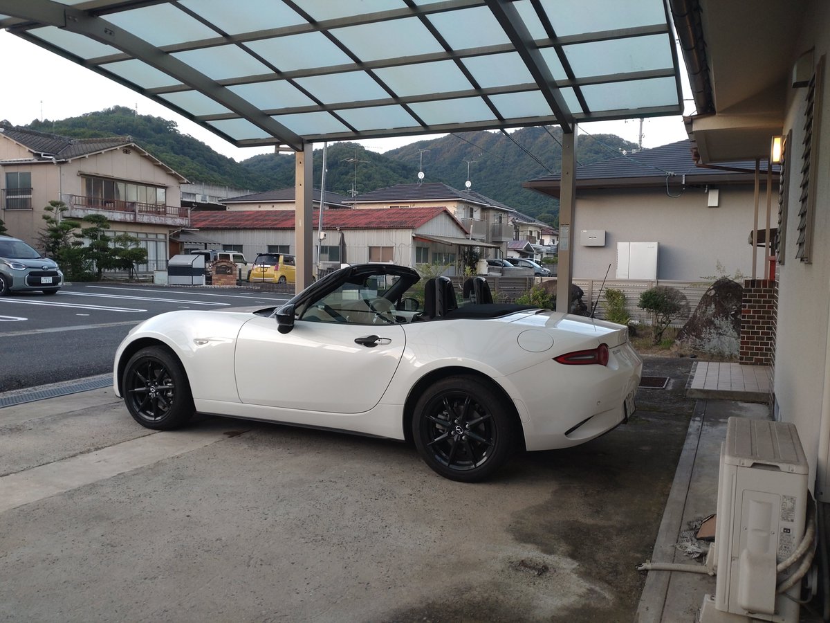 DanceMacabreMFF's tweet photo. 今日でロドちゃん納車されて半年🎉
ロードスターに乗り始めてから出掛けるのが楽しくなってついつい走りすぎちゃうわ😳
この半年でいろんなとこ行ったしこれからもいろんなとこ行きたいぜ🛻
#withROADSTER https://t.co/8ZgIMWE7PQ