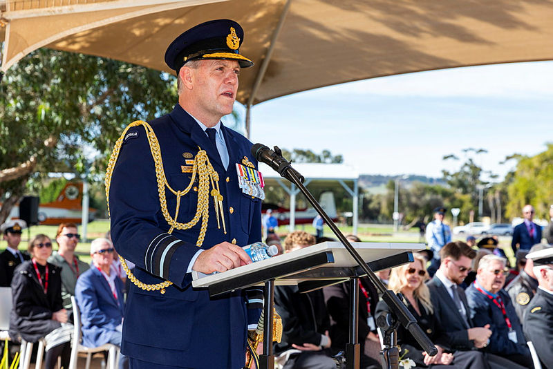 CAF_Australia's tweet photo. Thank you to the graduates, families, friends and instructors of No. 285 ADF Pilots’ Course for the honour of serving as Reviewing Officer at RAAF Pearce. A proud day recognising extraordinary effort and achievement. Thank you, @WOFFAF for joining me. https://t.co/xrdnNg0MU3