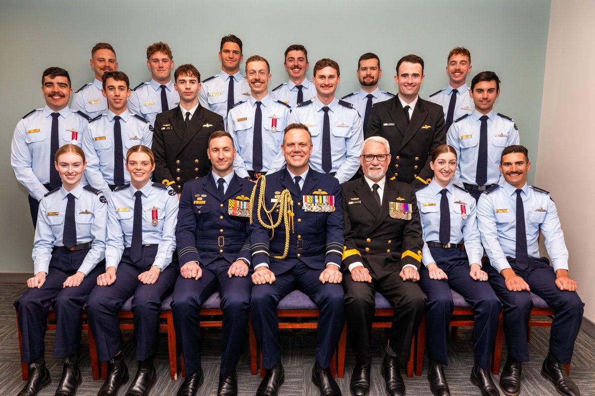 CAF_Australia's tweet photo. Thank you to the graduates, families, friends and instructors of No. 285 ADF Pilots’ Course for the honour of serving as Reviewing Officer at RAAF Pearce. A proud day recognising extraordinary effort and achievement. Thank you, @WOFFAF for joining me. https://t.co/xrdnNg0MU3