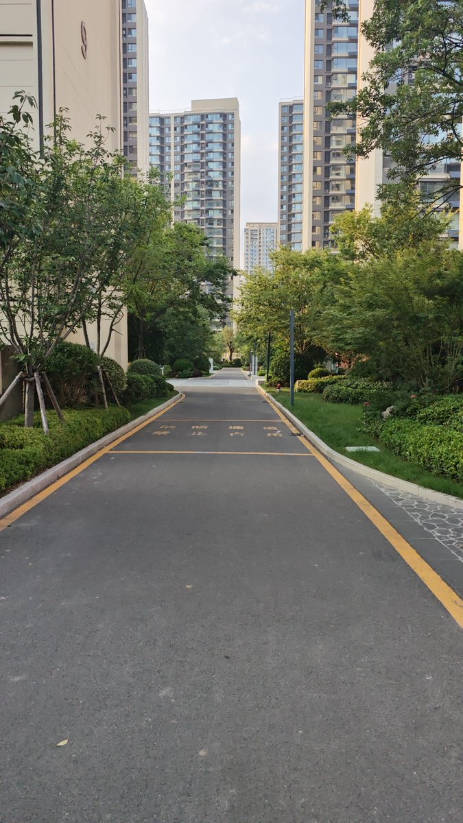 Powerman2ribu's tweet photo. 吃饱喝足散散步 https://t.co/8vYqKPaTq9