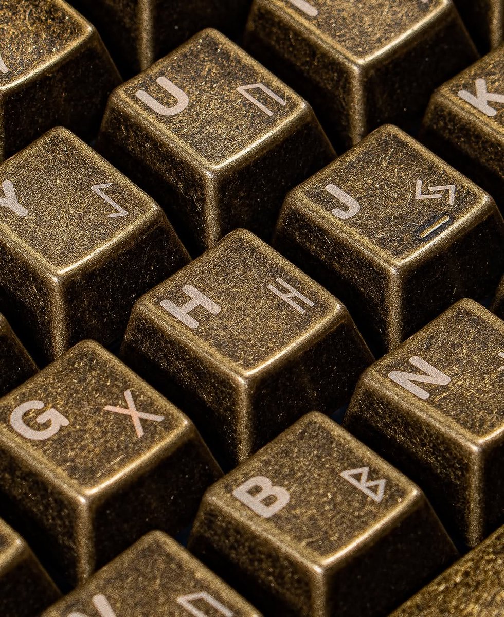 awekeys's tweet photo. Rugged Soul, Silky Touch. 🛡️
#awekeys #vikingantiques #odingold #metalkeycaps #mechanicalkeyboard https://t.co/vPyBS3Y6uO