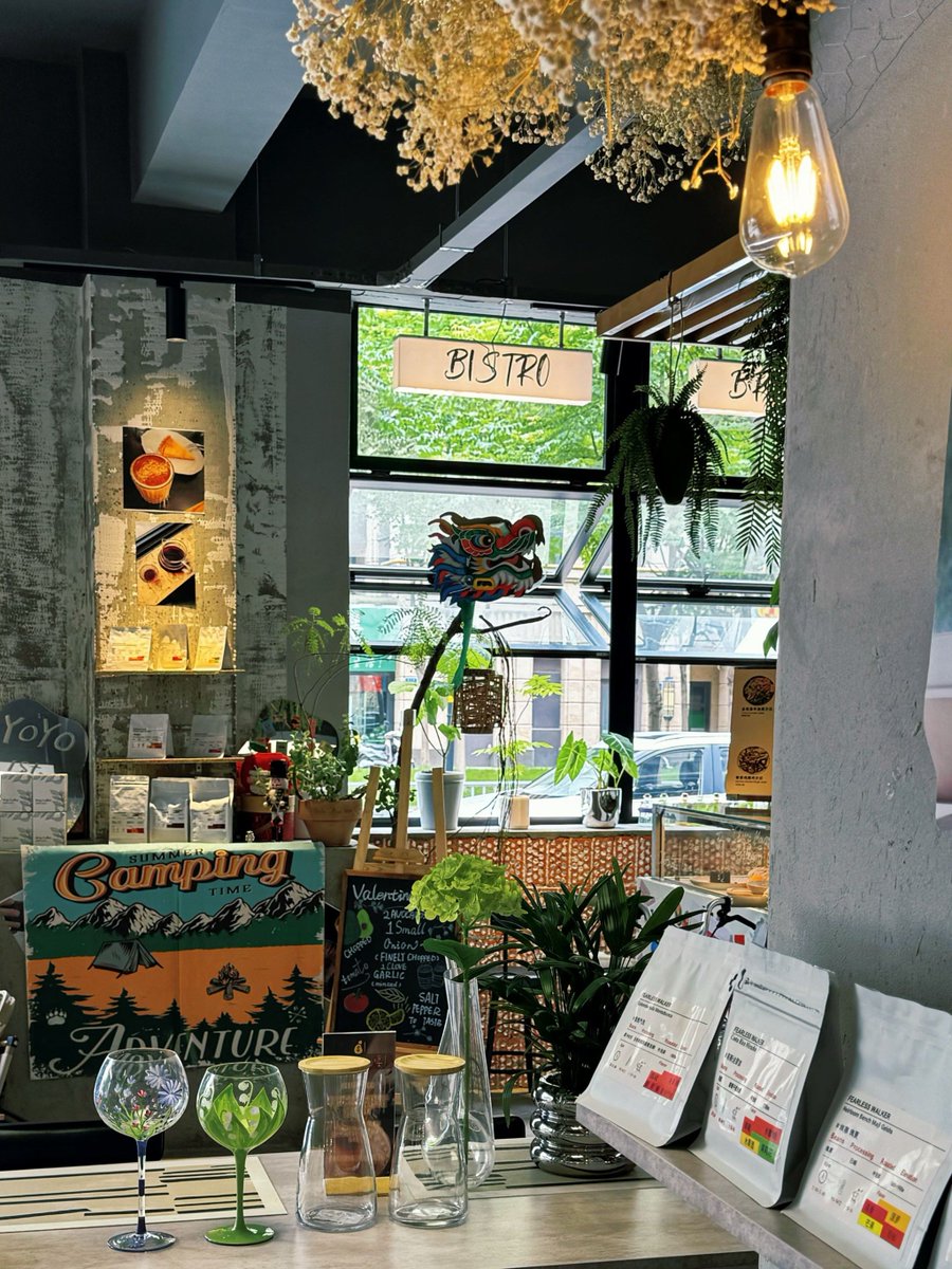 ProbstBeate's tweet photo. Just found the coziest hidden bakeshop in town! Their matcha scone is flaky, fresh, and paired perfectly with a creamy lavender latte—total vibe upgrade for my rainy afternoon.  Local gem alert! https://t.co/x9YaKdZgp0