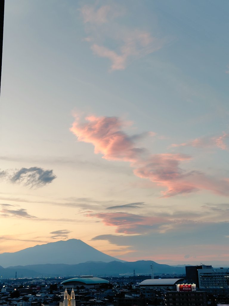 natubaba1111's tweet photo. 夕暮れ🌇✨️💕

暑い日でした。 https://t.co/Z1Pocv4tvM