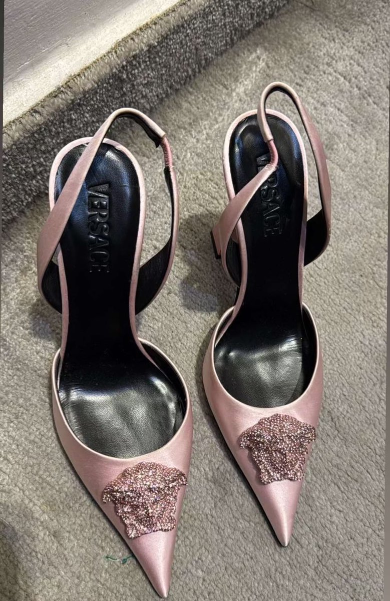 narasconsignmnt's tweet photo. Versace la Medusa
pumps size 39
$500
#narasconsignmentstore #versace #luxury #shopluxury https://t.co/svAKaLL4TF