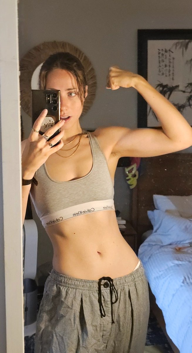 GoddessGigantic's tweet photo. Back to building

I want to be able to pick up every short man over my head and slam him to the ground 🥰 https://t.co/W4usFmYo6I