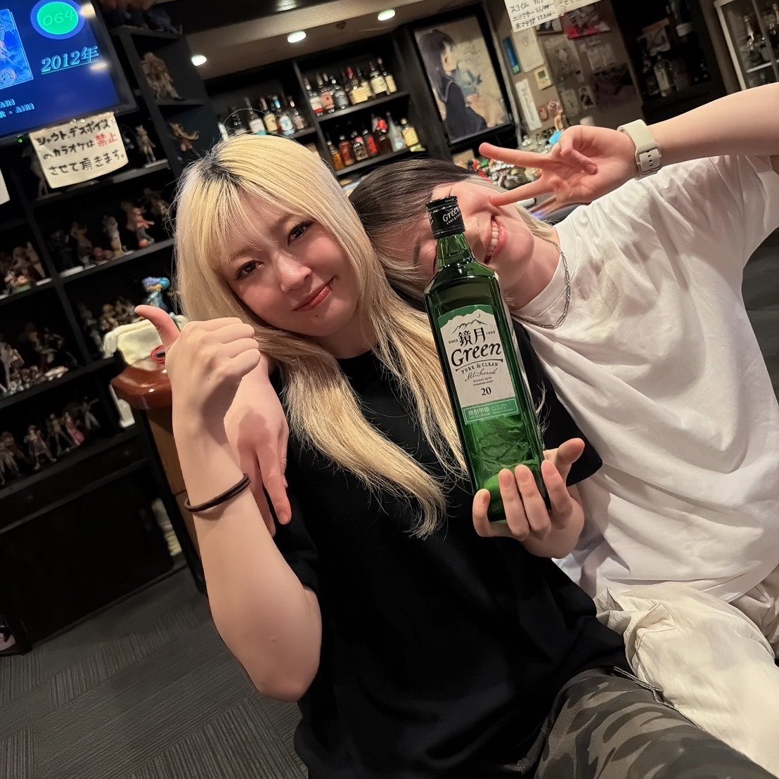 BAR_LUIDA_Nagoy's tweet photo. 今週もお疲れ様でした❕❕
金曜日ダ❕❕❕

本日は
とーやさん
みことちゃん
えりなちゃん
はんな
の4人です🦭

華金だし、暑いし
お酒飲む日和ですね🕺
20時半からお待ちしてます🦖𓂃༞

はんな。 https://t.co/YJ4k1SUbyO