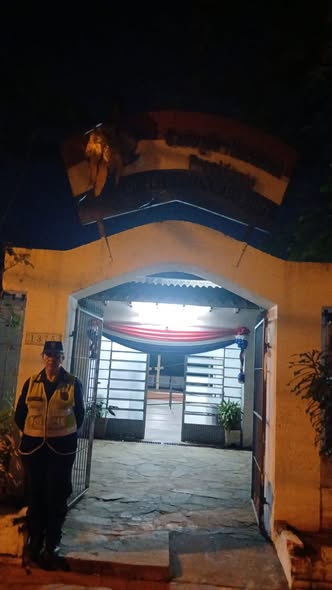 policia_py's tweet photo. 🚔🚨#Escuela Segura | Cobertura de seguridad y regulación de tránsito en el marco de protección en áreas de Centros Educativos durante la entrada de los alumnos en la ciudad de Asunción.

https://t.co/yARhbjzwXT
@MDI_Paraguay https://t.co/yFWd9Xu09N