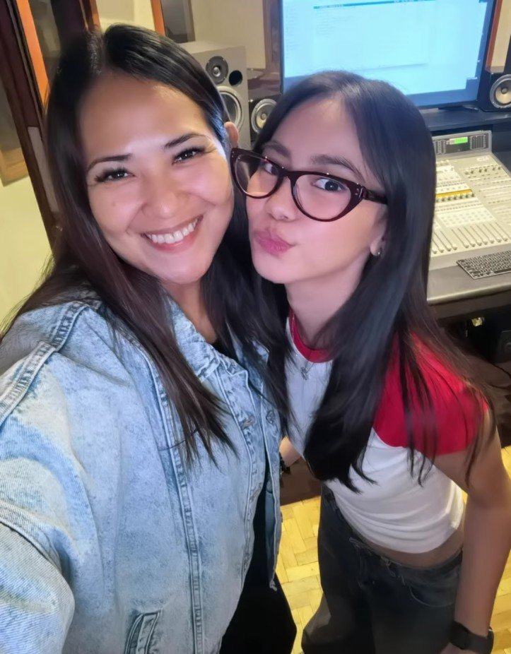 narajoniean_'s tweet photo. Ashtine Olviga being busy recording her new song, practicing for her concert, endorsement(s), paid paid partnership, and guestings.

She is blessed and humble! https://t.co/rkgumF1QM6