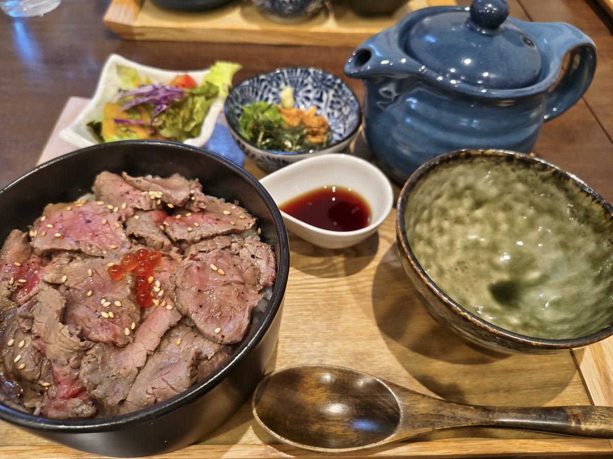 mat8634's tweet photo. cafe and bal LIFEでランチ会～😆
初めて牛まぶし頼んでみた！
とにかく量が食べきれるか心配だったけどサラッと食べられちゃった😙
特にお出汁かけて食べるとも～絶品！ https://t.co/rJsBvoJ4RV