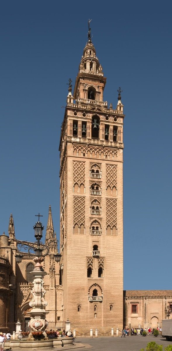 MarBalCas's tweet photo. Este es el único minarete de la Mezquita Mayor almohade que existía en Sevilla en el siglo XII antes de la conquista cristiana, convirtiéndose en el campanario de nuestra Catedral.
Quien quiera mezquitas nuevas que las hagan en sus países.
Sevilla es cristiana,no musulmana. https://t.co/W0rwU8ii9C