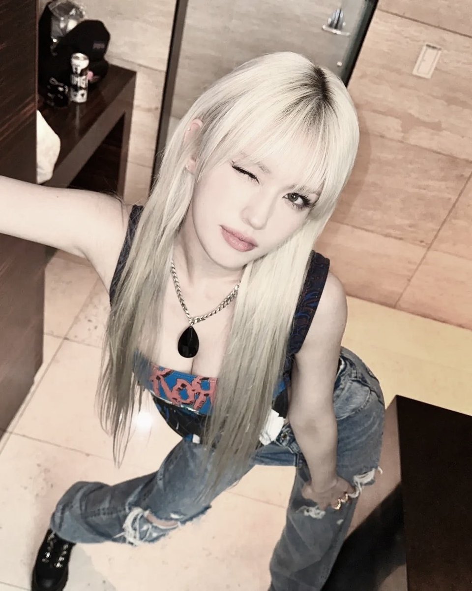 sinceleryjen's tweet photo. ㅤ
ㅤ
 ️️     |   𝗝𝗔𝗞𝗔𝗥𝗧𝗔 𝗜𝗗 - 16.00
 ️️         𝖳𝖧𝖤 𝖫𝖠𝖭𝖦𝖧𝖠𝖬

Meeting with my team today… Ssst… something good is coming. Stay tuned. 🖤
ㅤ
ㅤ https://t.co/6sxV6Tv9kI