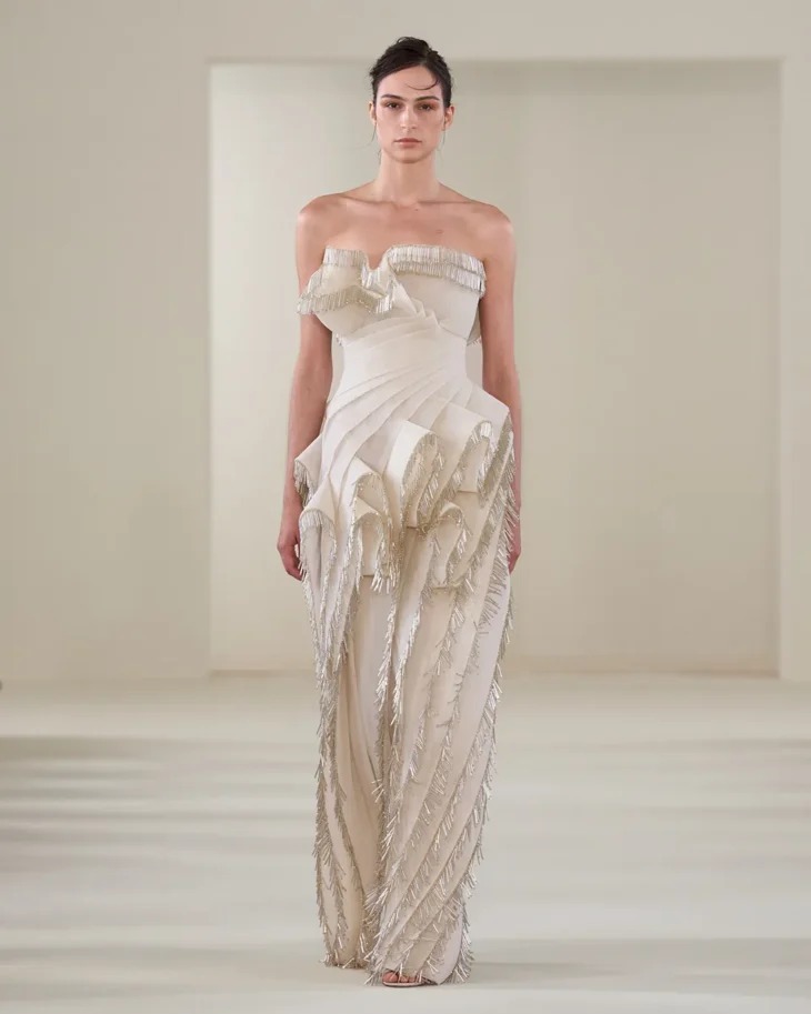 designscene's tweet photo. Rami Al Ali FW26 Couture Finds Renewal in Threads of Light - See more here: https://t.co/WrIs2QLwr5
#RamiAlAli approaches Fall Winter 2026 couture with a clear sense of purpose. Threads of Light: A New Dawn looks beyond fashion as spectacle and instead considers the ties that continue to connect people across the Arab world. The collection takes shape through shared histories, craftsmanship, architecture, poetry, music, and migration, drawing these influences into garments that examine continuity at a moment defined by uncertainty.
Photo Courtesy of Rami Al Ali
#ParisCoutureWeek