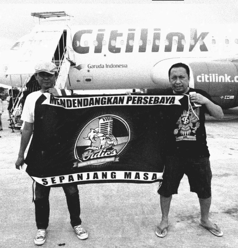 GreenSoul1927's tweet photo. Bangga pernah berada di barisan panjenengan semua dalam memperjuangkan Persebaya. 
Cak Jhoner @JonerLiar dan @AndiePeci adalah aktor dibalik kembalinya @persebayaupdate.   

Swargi langgeng.  🖤🖤🥀🥀🥀 https://t.co/LSuPFKI5pD