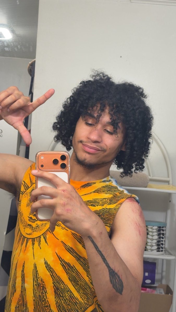 fvzos's tweet photo. Do we like the curls or no🥸😔#lightskin #curlyhead #curls #nsfwtwt https://t.co/h7uovOy65R