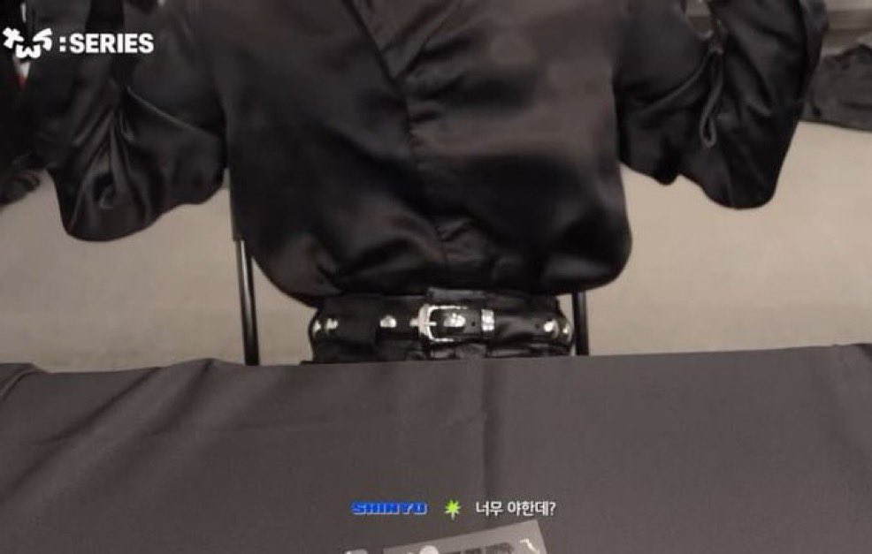mo_iiii03's tweet photo. 언더아머 어깨에 에이블리 허리 https://t.co/pGXbOOWPth