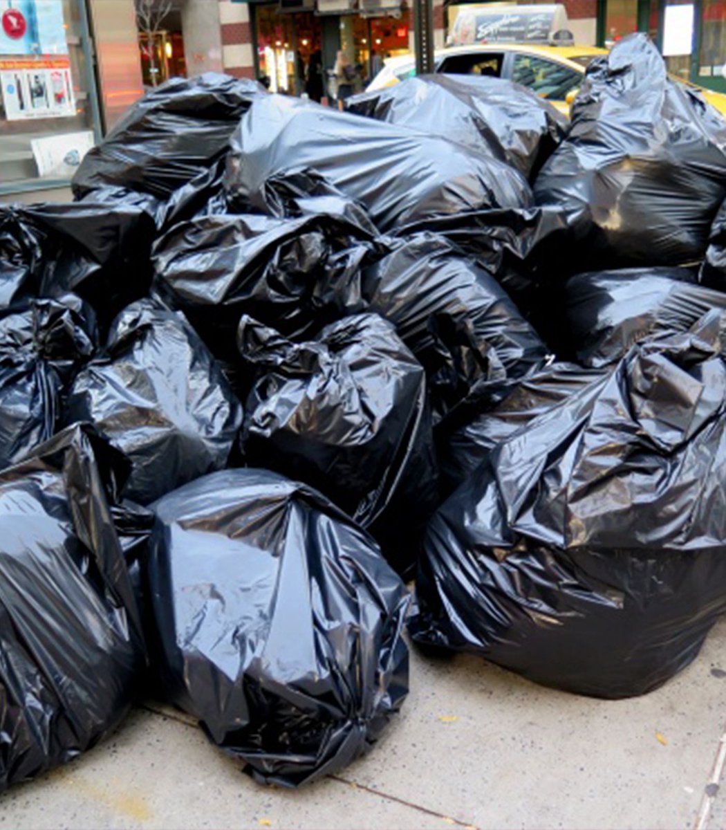 Dexerto's tweet photo. A man who sold cubes of garbage from Taylor Swift and Travis Kelce's wedding sold out after 24 hours

He described the trash as "collected from the edge of a love story outside Madison Square Garden" and listed them for $25 each https://t.co/DAOXuBhf5U