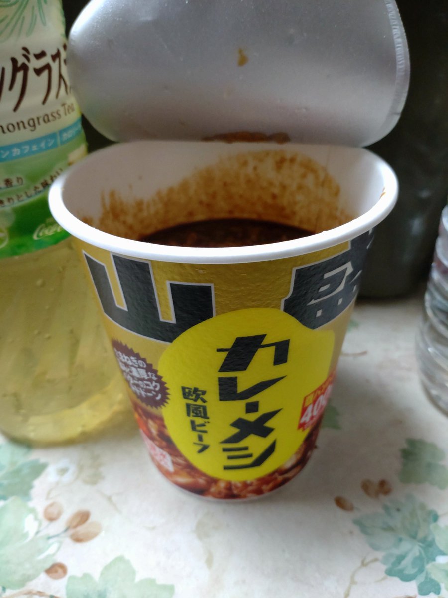 churiene's tweet photo. 金曜日はカレーよーび

手抜き理論値。食いにもいかねー皿にも盛らねー https://t.co/AoR5INtov5