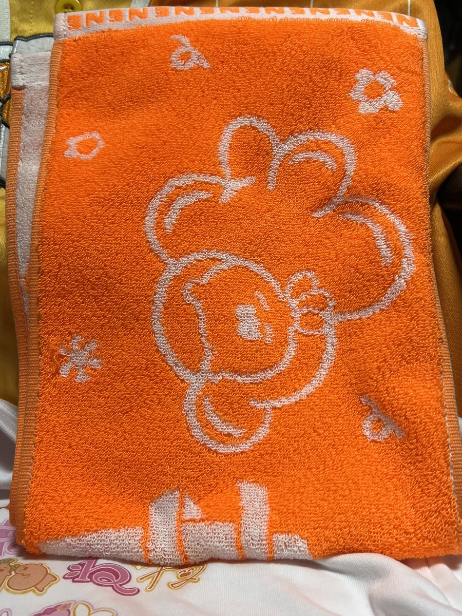 ep3hnd's tweet photo. ライブのタオルまじで眩しいよ✨
まなぐチカチカする https://t.co/kcNEm5lFCm
