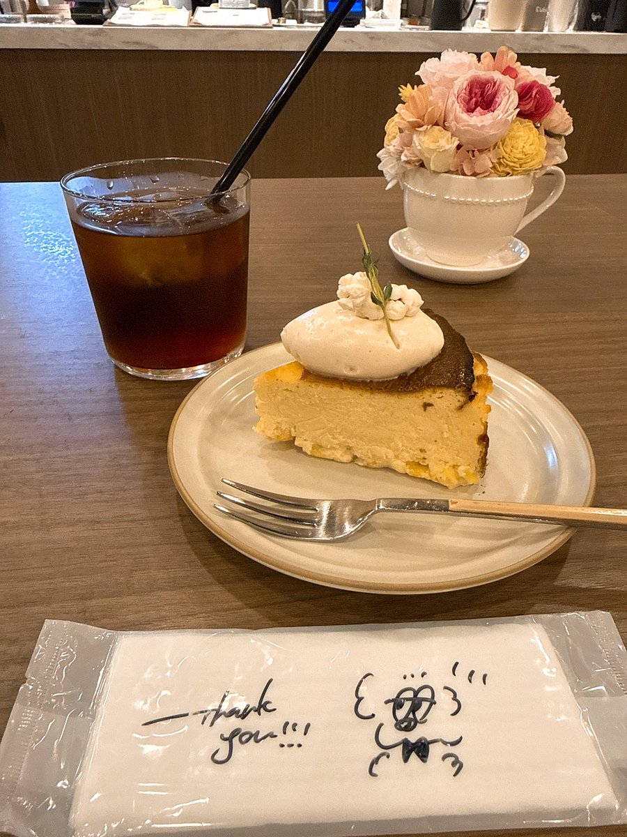sojakko's tweet photo. 伯父が転院になりそうなので、お見舞い帰りに寄り道。
スイートコーンチーズケーキ🌽
ある間に食べに来れて良かったし、落ち着いてるお店でゆっくり出来た☺️
また近く観劇の際に寄りたいな。
#comfortstand https://t.co/zcKENP0umg