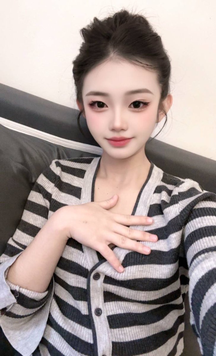 ChrLucy's tweet photo. 惠州

#惠州

通🍆道🥕涟🥒戏🔀：@choibaby333（截图界面或转发帖子快速通过���

我想你了，多少次忍住了想找你的冲动，那种感觉真难受。 https://t.co/42HVOjAkSU