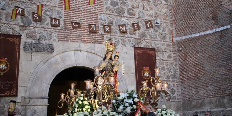 archimadrid's tweet photo. 📰Villaverde celebra a su patrona, la #VirgenDelCarmen, con una semana de cultos y tradiciones populares

➡️«Son momentos de convivencia que mantienen vivas unas tradiciones que forman parte de la identidad del barrio»

https://t.co/tE2m253691 https://t.co/EEZA7aSbD9