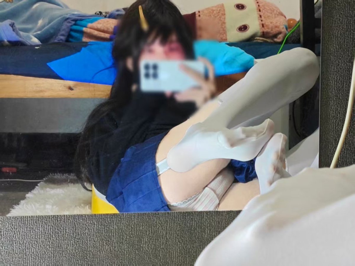 kaogang520's tweet photo. #足交 #女高 #白丝 #腿
喜欢吗 https://t.co/ch9nihpFWJ