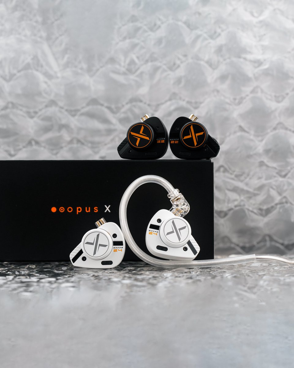 ooopusX's tweet photo. The unknown sound and color of black and white.
Silent "black" — untainted "white."
Which one speaks to you?

#hifi #ooopusX https://t.co/nDqcQ9Wed9
